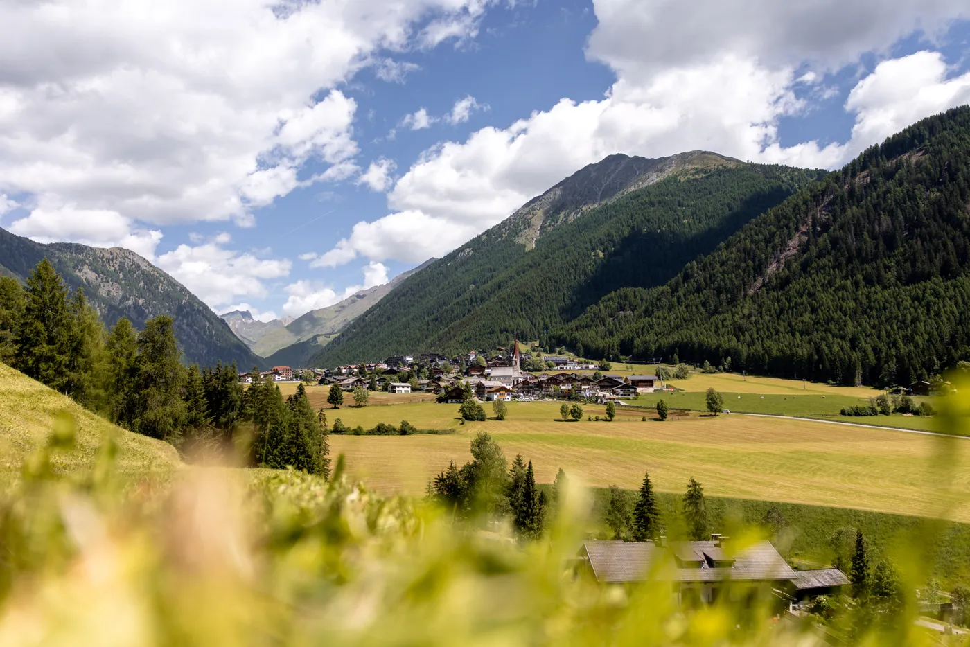 Vesnice Vals v zeleném horském údolí