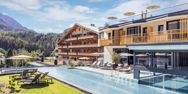 4* Tyrolsko s polopenzí a wellness, lyžování či karta výhod