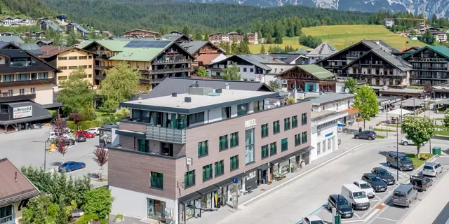 Boutique hotel v Seefeldu: střešní wellness a snídaně