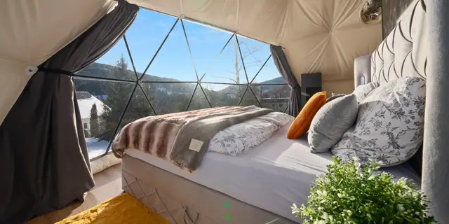 Glamping ve Špindlerově Mlýně: privátní sauna i snídaně