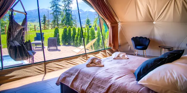 Luxusní glamping u Zakopaného: snídaně i vířivka